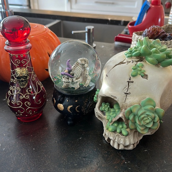 Room decor bundle - Picture 1 of 6